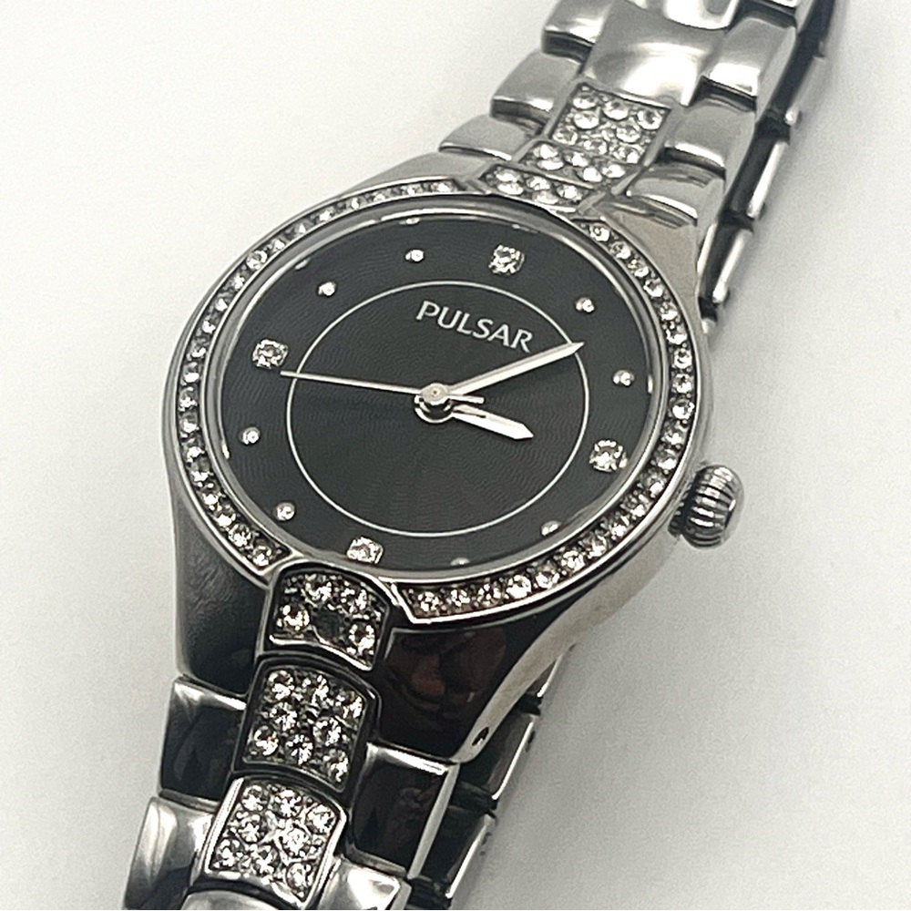 Womens Watch Pulsar Silver and Black with Crystal Accents 5.5 Wrist New Battery - Picture 2 of 11